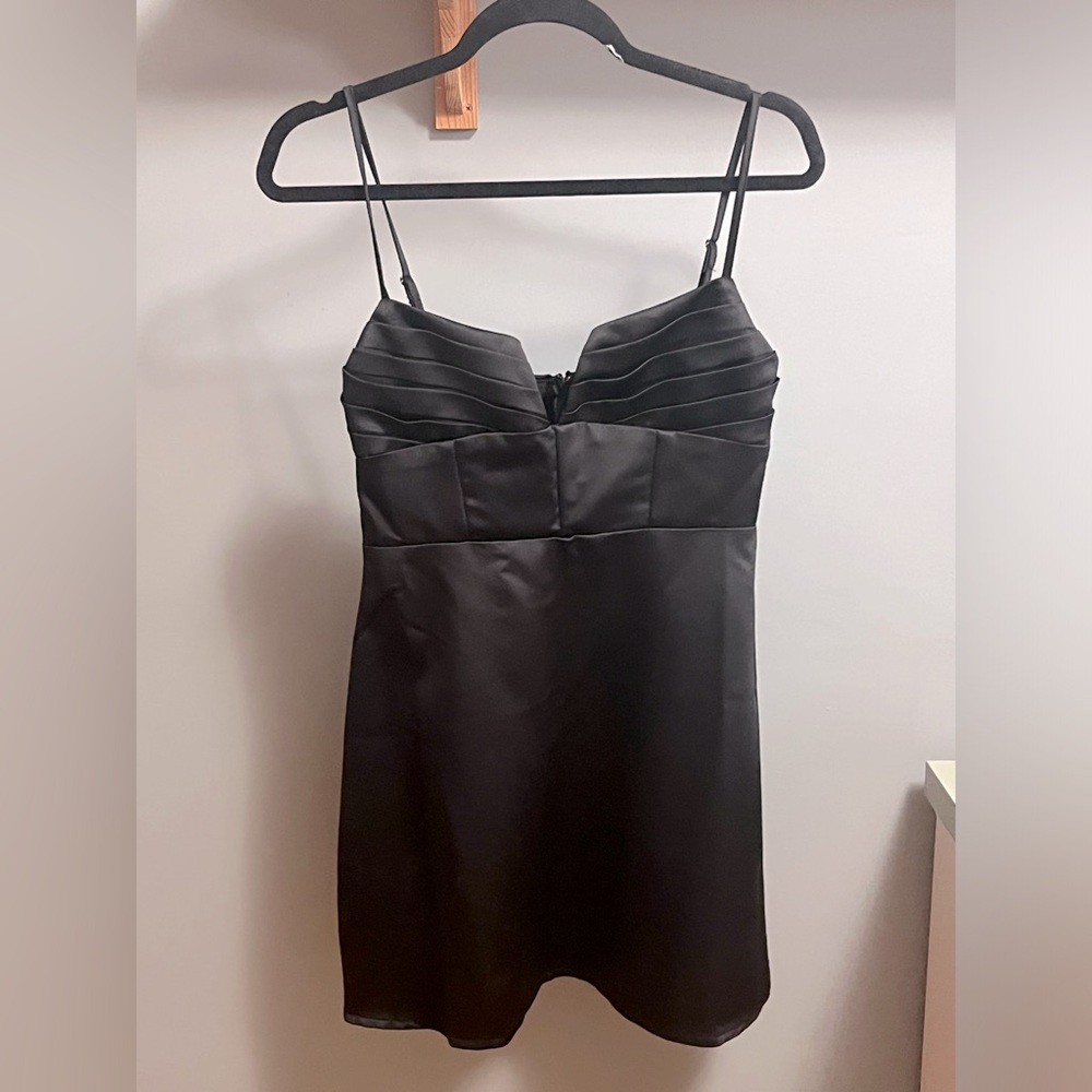 NWOT Princess Polly Black Dress, Size 6. Pleated V neck bust. Minidress.